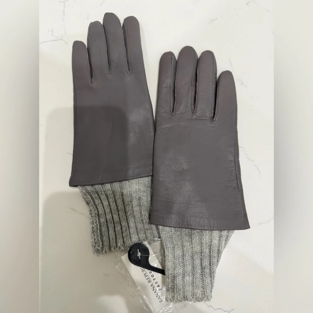Banana Republic leather and knit S/M Gloves